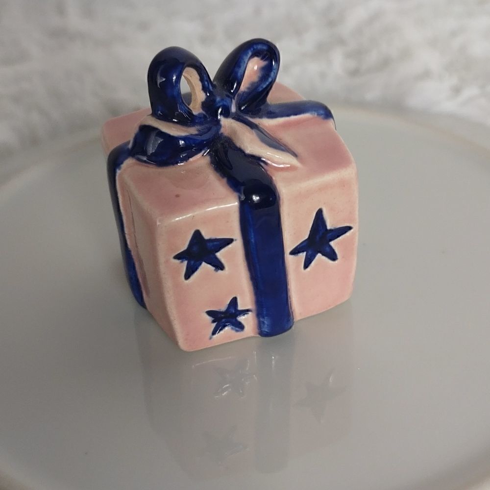 Goebel Porcelain Miniature Gift Box - Picture 5 of 5
